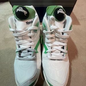 This pair of brand new with defects Reebok Court Victory Pump Glow size 10